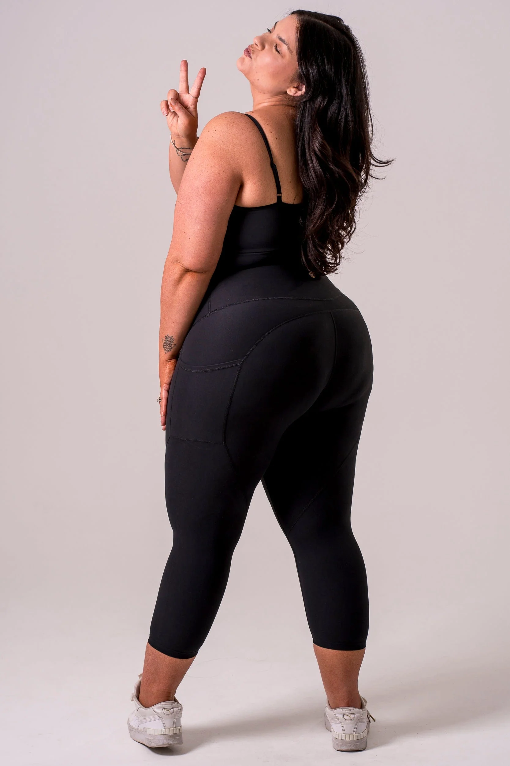 Black Dynamic High Waisted Pocket Shaper Capri Leggings - Image 5