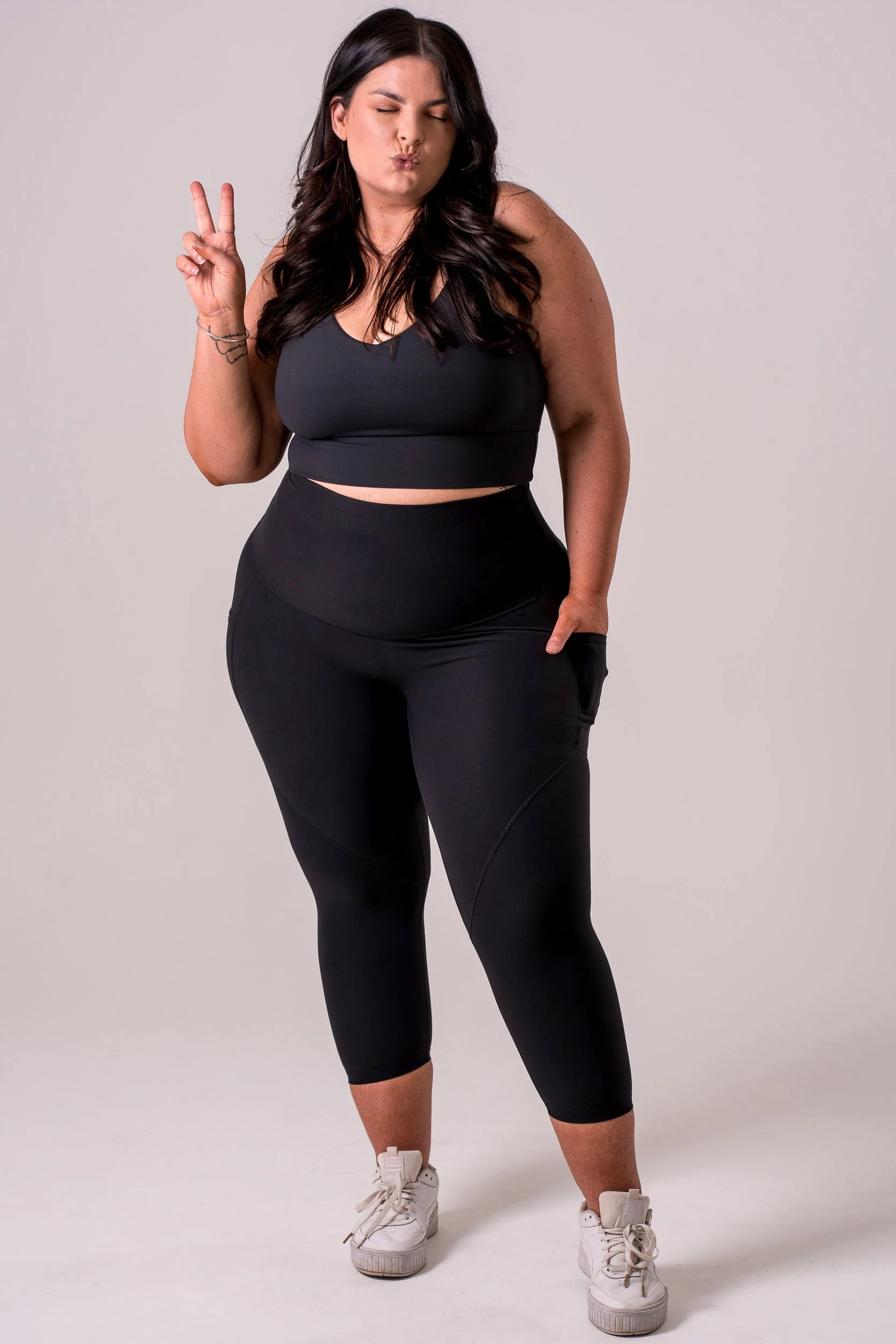 Black Dynamic High Waisted Pocket Shaper Capri Leggings - Image 6